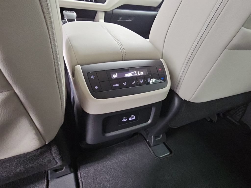 Used 2025 Nissan Pathfinder SL FWD image 30