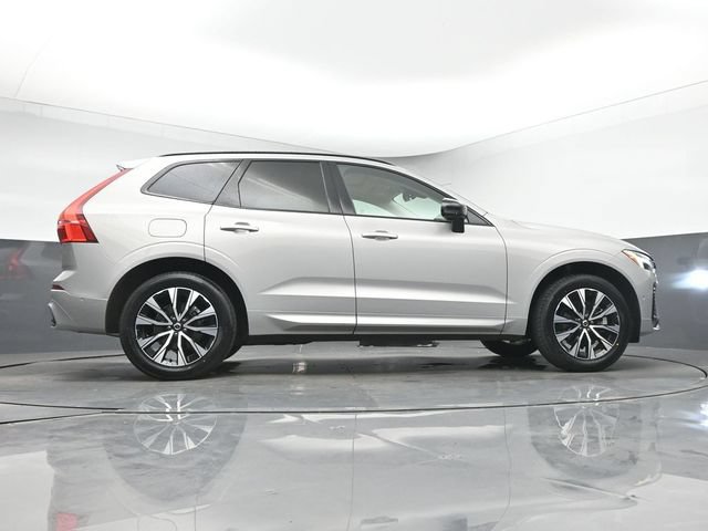 Used 2024 Volvo XC60 B5 Plus AWD/4WD image 42