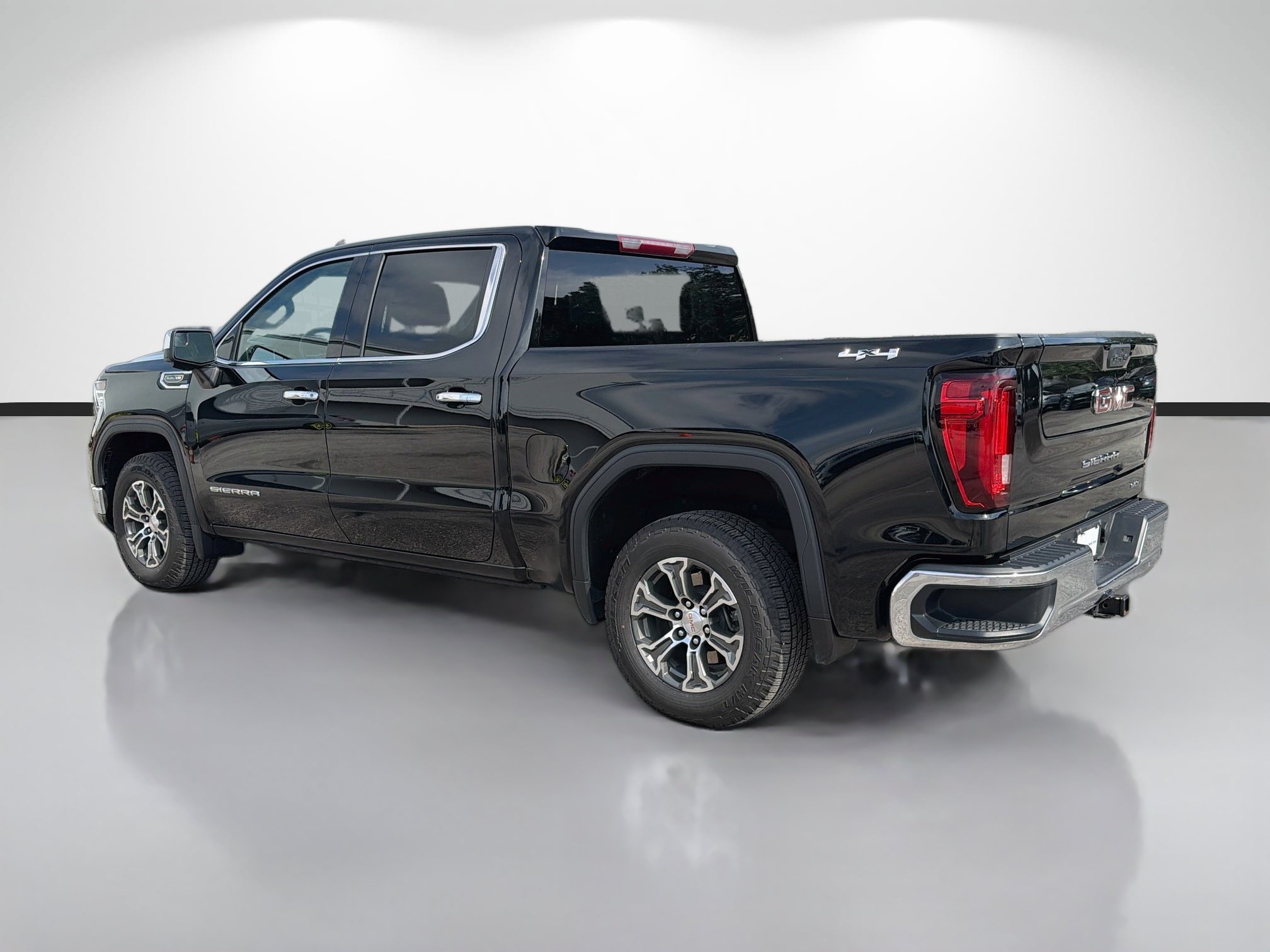 Used 2025 GMC Sierra 1500 SLT AWD/4WD image 5