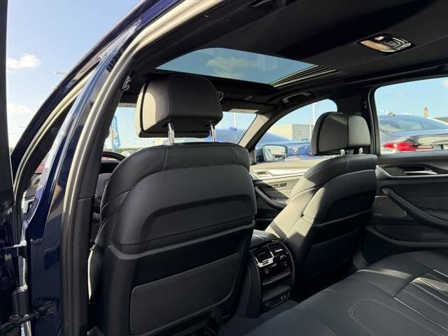 Used 2022 BMW M550i xDrive w/ Premium Package image 17