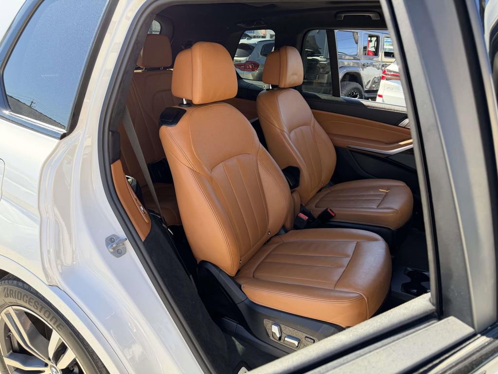 Used 2020 BMW X7 M50i w/ Executive Package AWD/4WD image 16