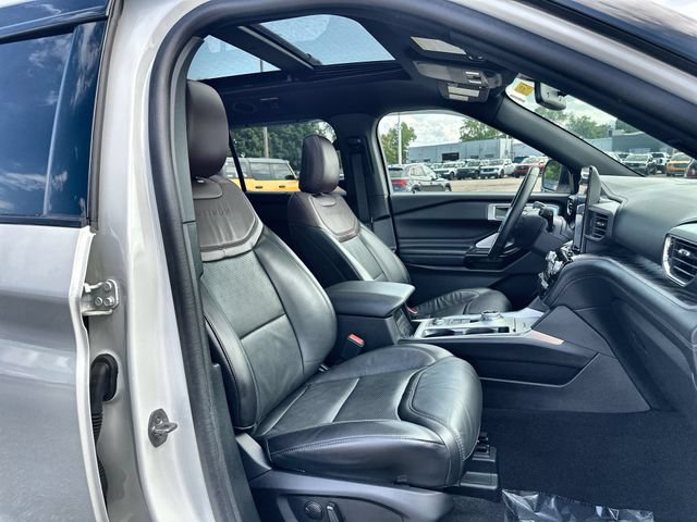 Used 2024 Ford Explorer Platinum w/ Technology Package AWD/4WD image 29