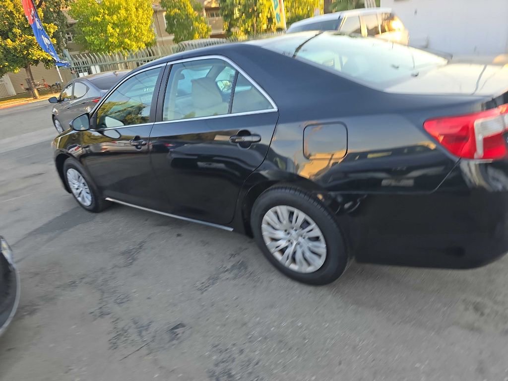 Used 2013 Toyota Camry L image 7