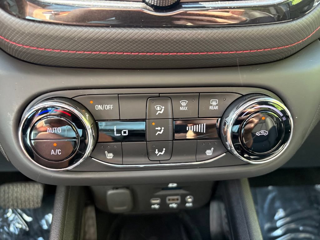 Used 2022 Chevrolet TrailBlazer RS w/ Sun and Liftgate Package AWD/4WD image 24