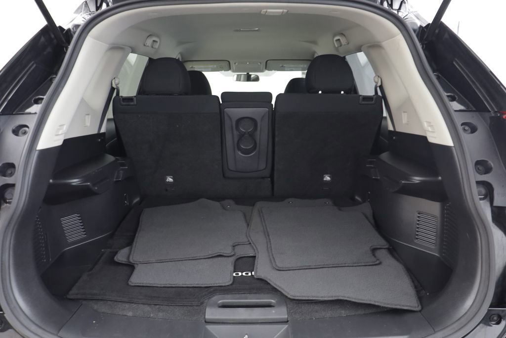 Used 2017 Nissan Rogue SV image 18