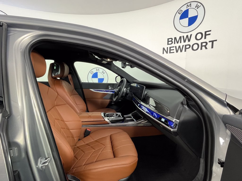 Used 2026 BMW 740i xDrive w/ Premium Package AWD/4WD image 21