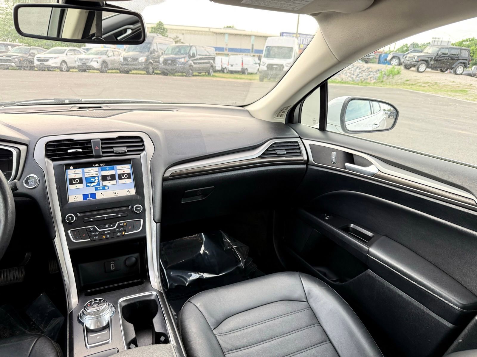 Used 2018 Ford Fusion SE w/ Equipment Group 602A FWD image 24