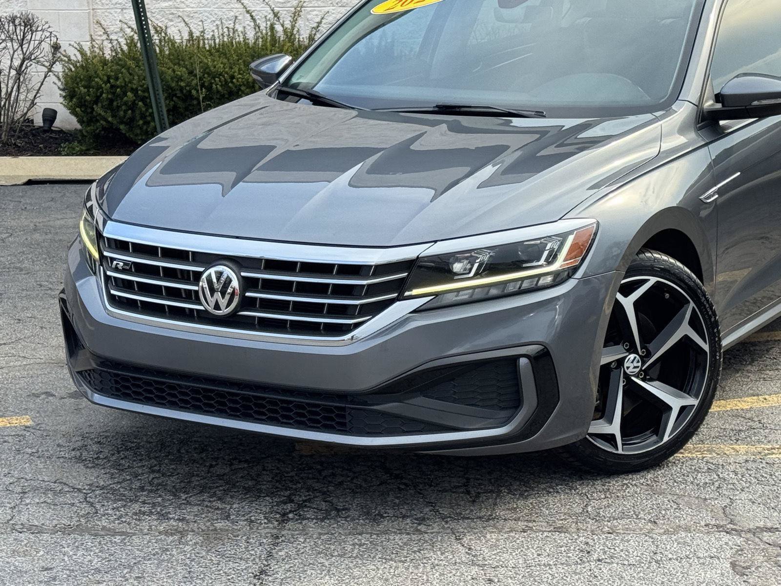 Used 2020 Volkswagen Passat 2.0T R-Line FWD image 3