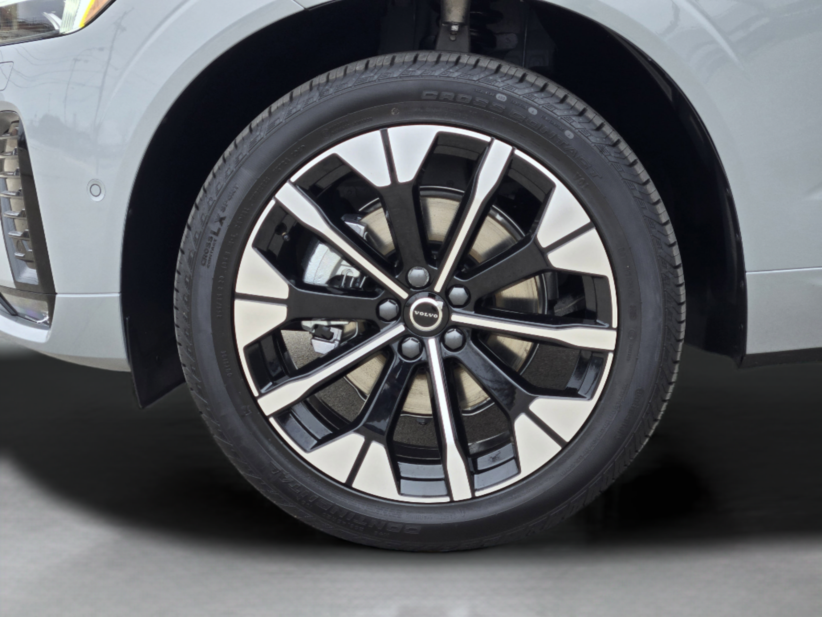 Used 2026 Volvo XC60 B5 Plus w/ Protection Package Premier AWD/4WD image 33