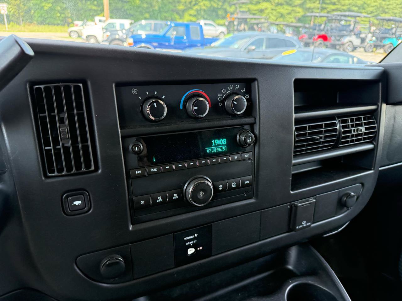 Used 2015 Chevrolet Express 3500 Extended RWD image 20