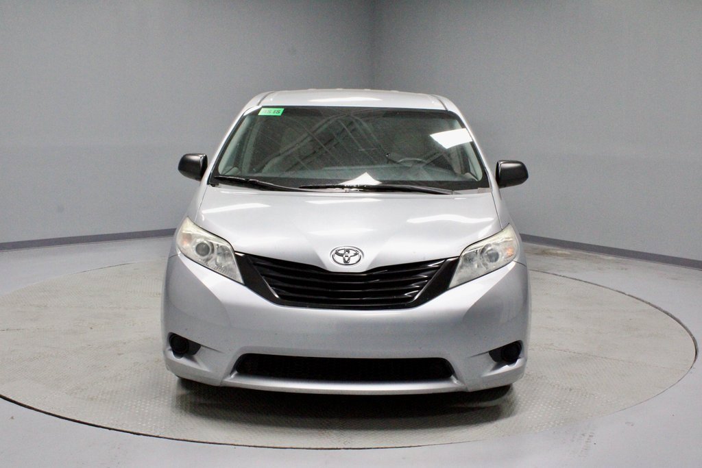 Used 2015 Toyota Sienna L image 4