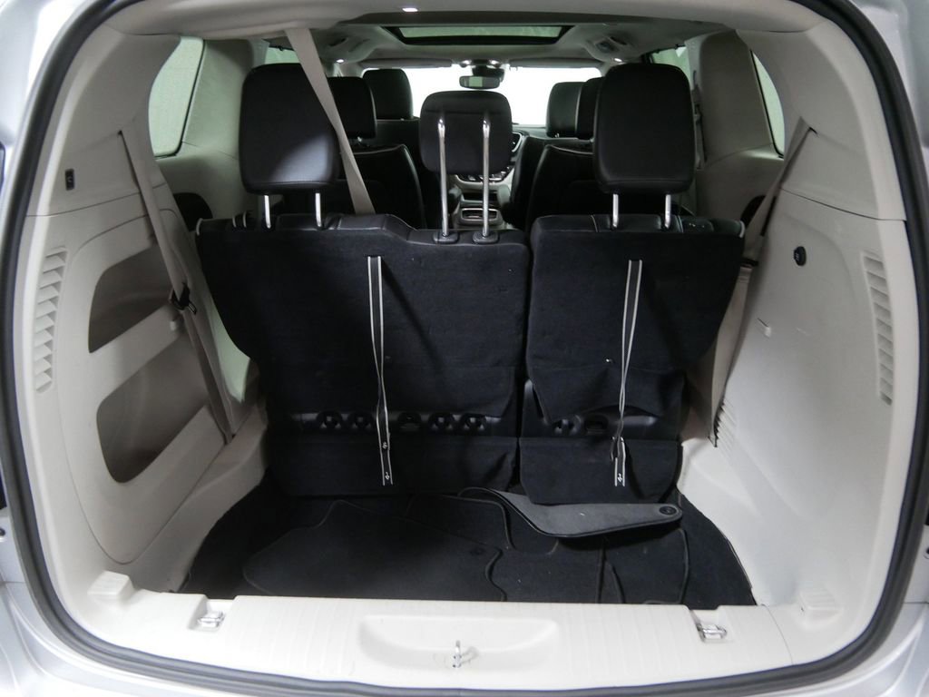 Used 2024 Chrysler Pacifica Limited image 5