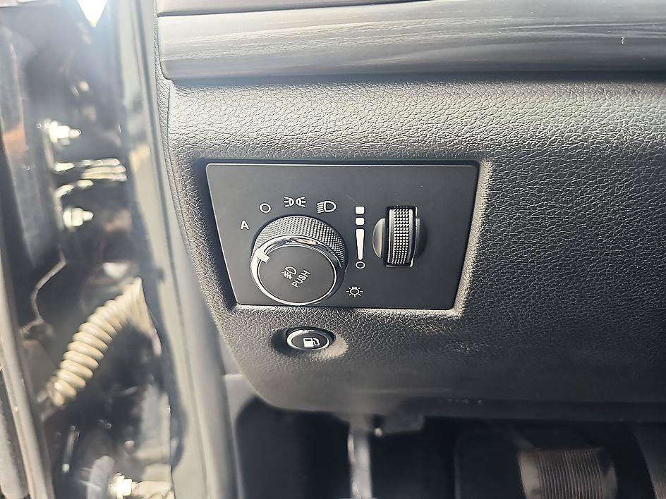 Used 2021 Jeep Grand Cherokee Freedom Edition RWD image 11