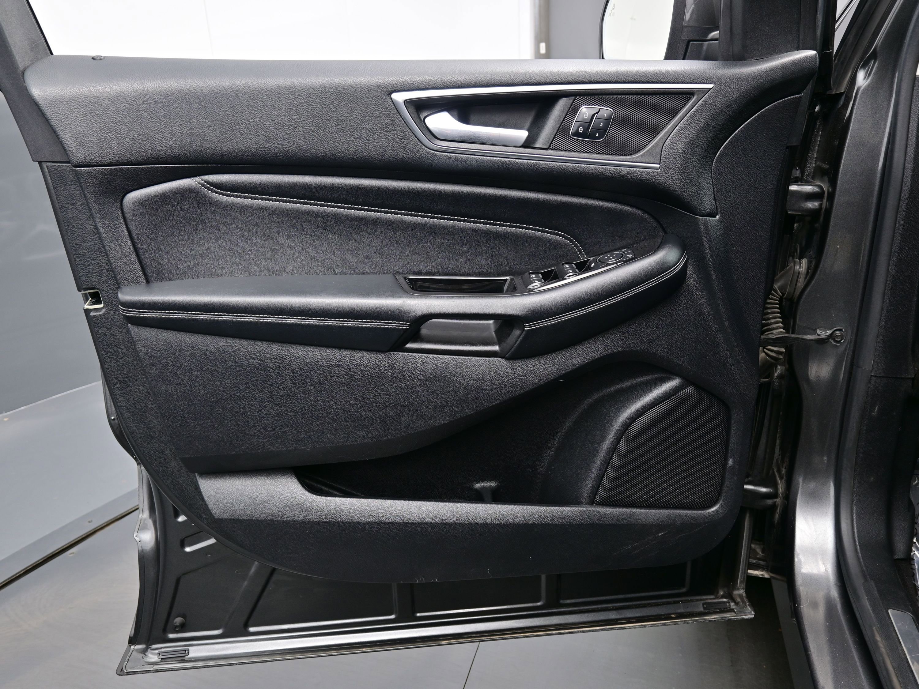 Used 2015 Ford Edge Titanium w/ Equipment Group 301A image 10