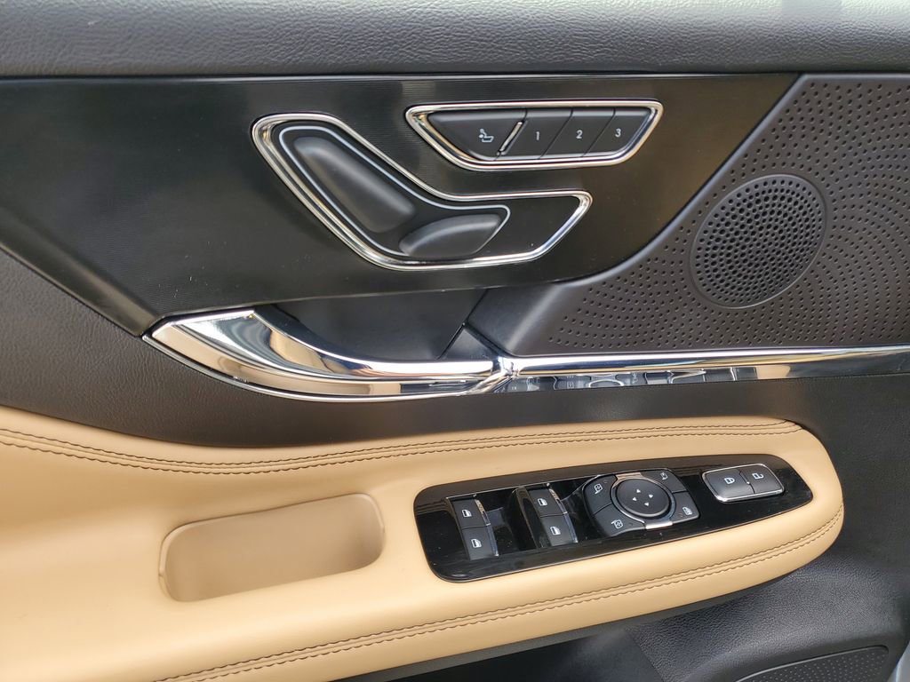 Certified 2023 Lincoln Corsair Reserve w/ Equipment Group 201A image 19