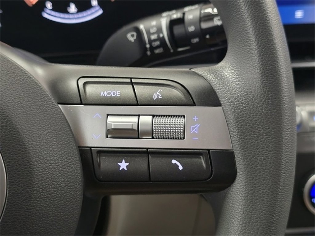 Used 2024 Hyundai Kona SE image 29