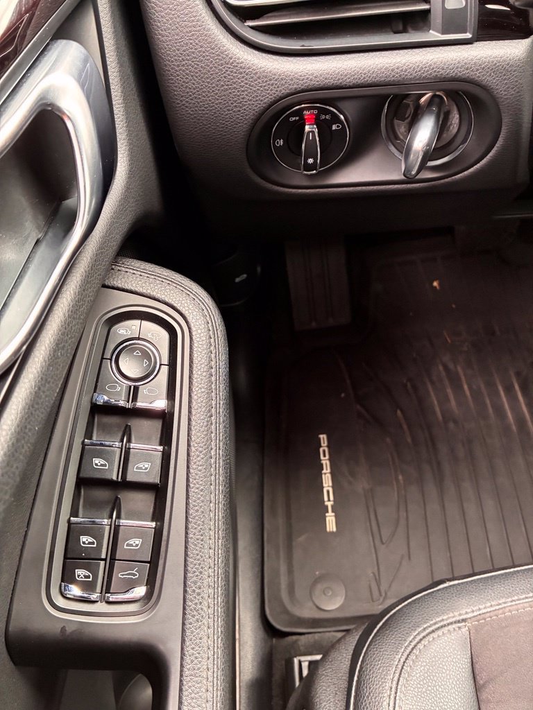 Used 2020 Porsche Macan AWD/4WD image 29