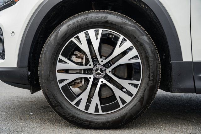 Certified 2024 Mercedes-Benz GLB 250 4MATIC w/ Winter Heating Package image 18