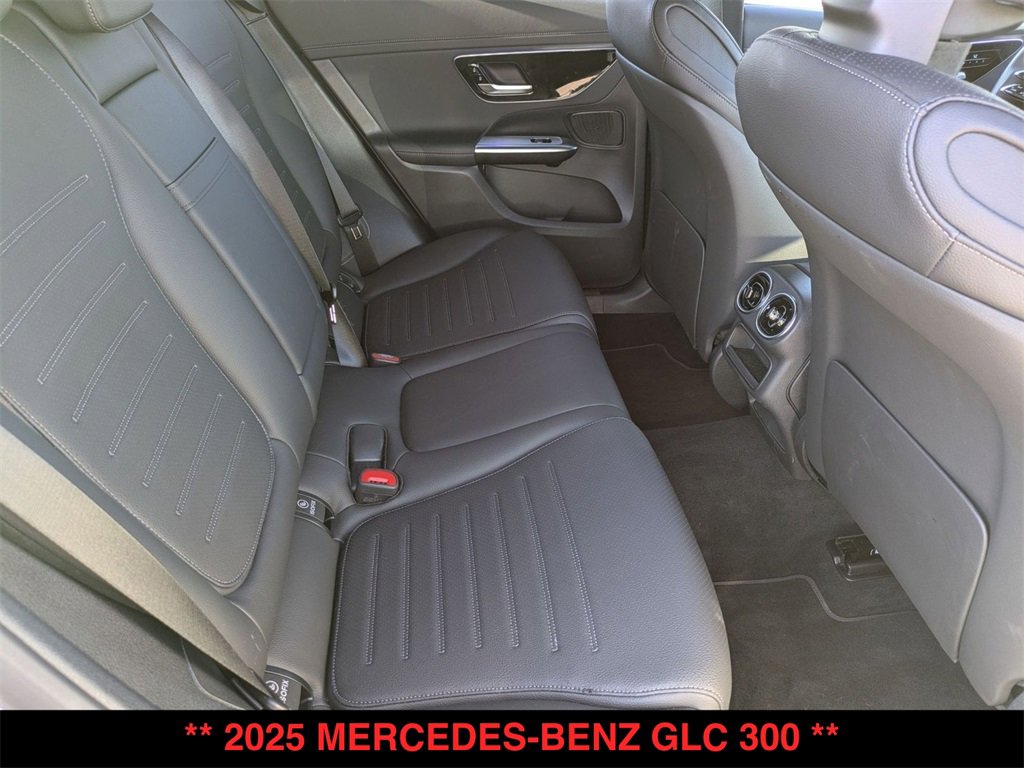 Used 2025 Mercedes-Benz GLC 300 GLC 300 image 25