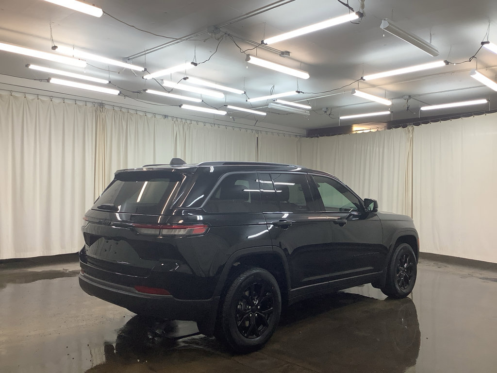 New 2026 Jeep Grand Cherokee Altitude image 6