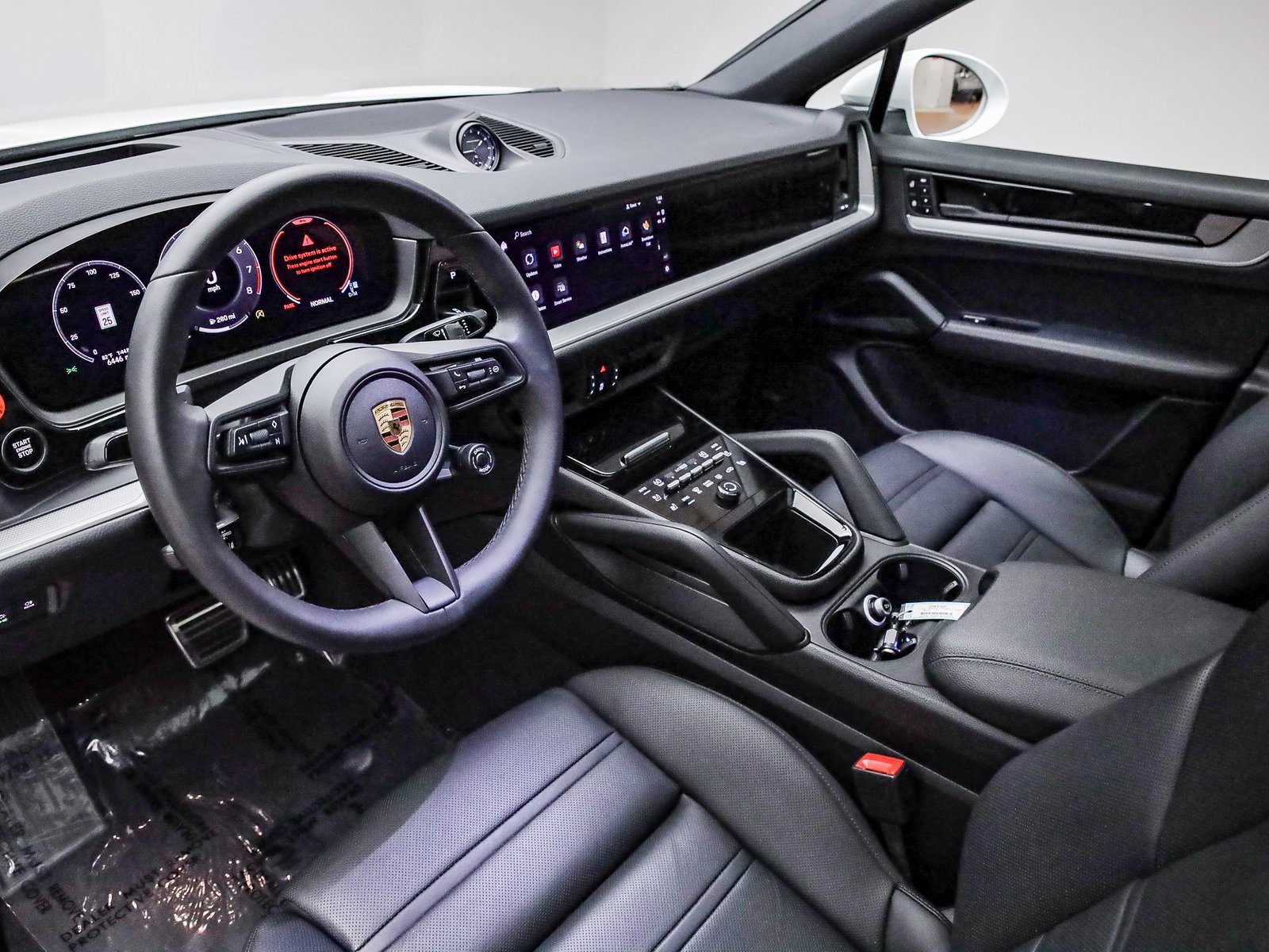 Certified 2025 Porsche Cayenne S image 4