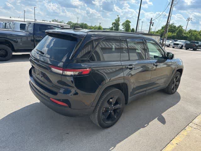 Used 2023 Jeep Grand Cherokee Limited w/ Black Appearance Package AWD/4WD image 22