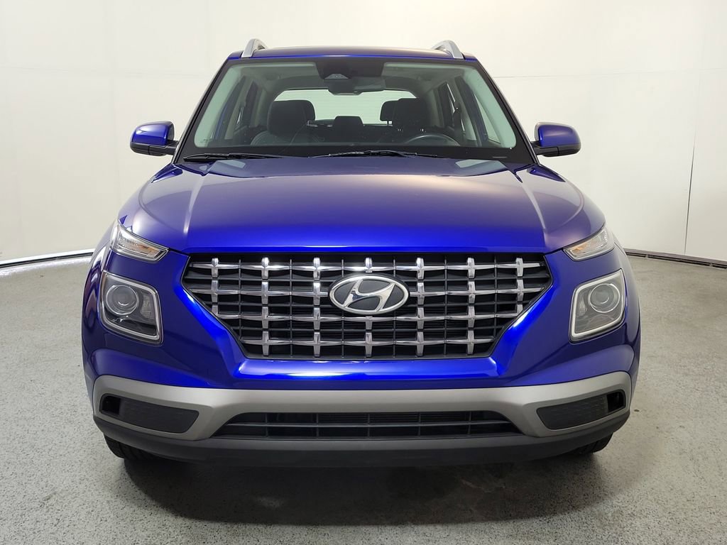 Used 2023 Hyundai Venue SEL FWD image 2