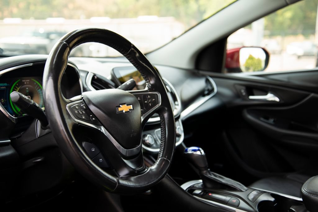 Used 2018 Chevrolet Volt Premier w/ Driver Confidence Package FWD image 19