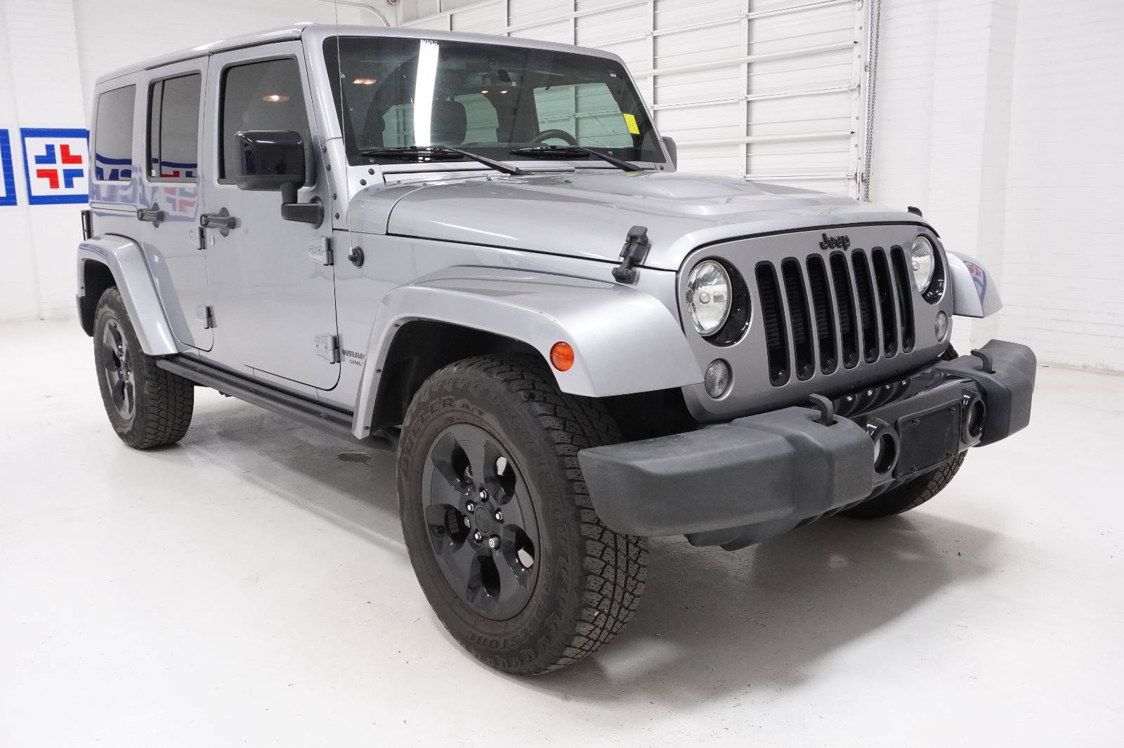 Used 2015 Jeep Wrangler Altitude image 3