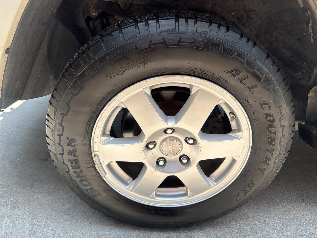 Used 2009 Jeep Grand Cherokee Laredo AWD/4WD image 22