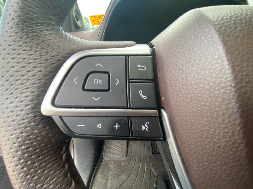 Used 2023 Toyota Sienna Platinum AWD/4WD image 22