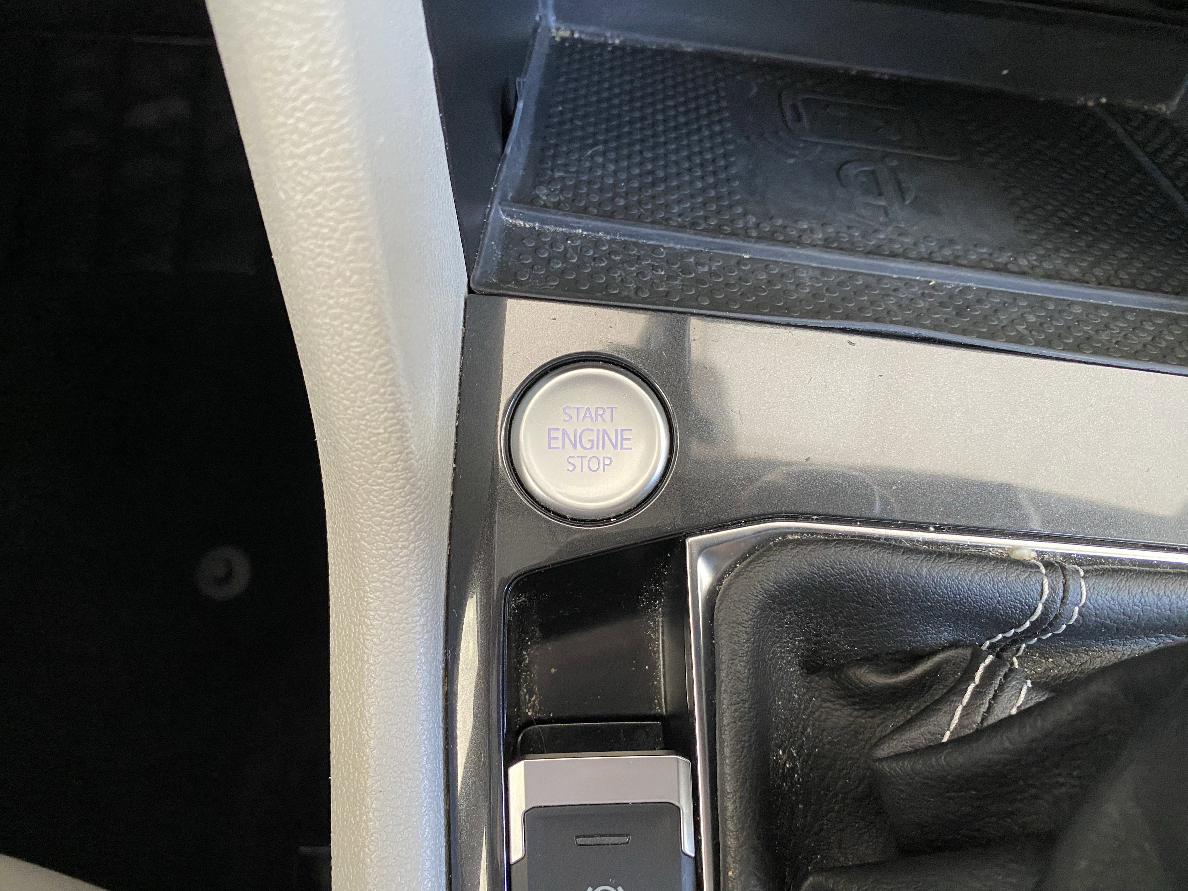 Used 2023 Volkswagen Tiguan SE w/ Panoramic Sunroof Package image 15