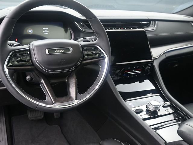 Used 2023 Jeep Grand Cherokee Overland w/ Luxury Tech Group IV AWD/4WD image 28