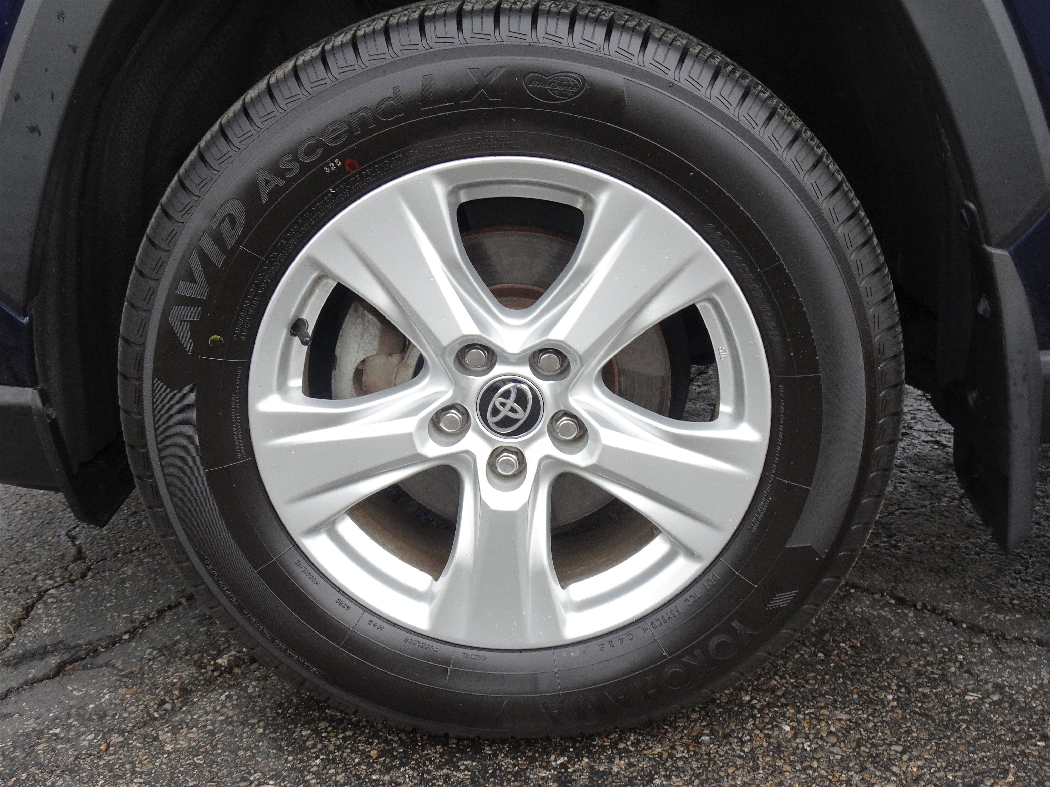 Used 2021 Toyota RAV4 XLE w/ Convenience Package AWD/4WD image 18