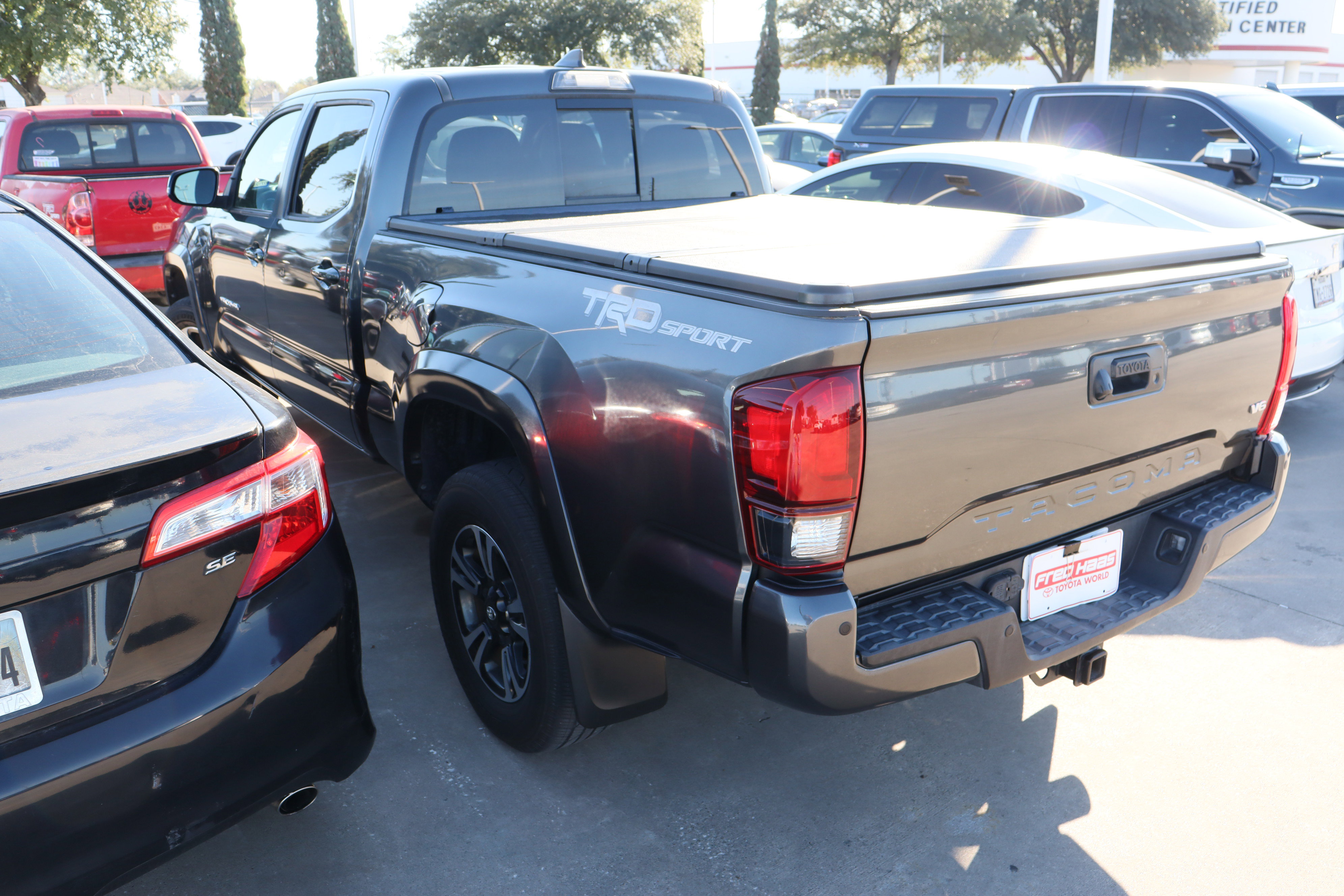 Used 2019 Toyota Tacoma TRD Sport image 5