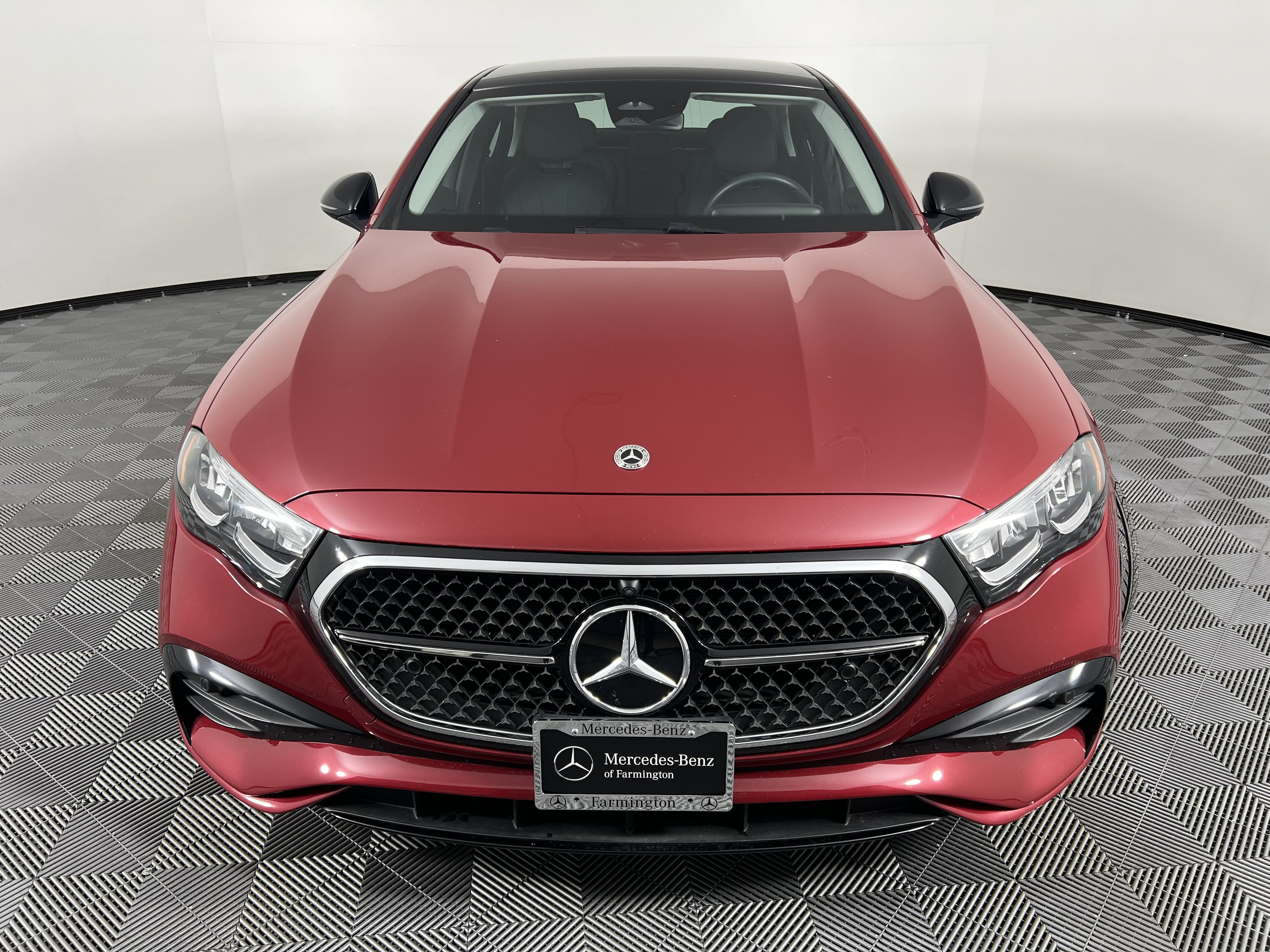 Used 2025 Mercedes-Benz E 350 4MATIC Sedan image 5