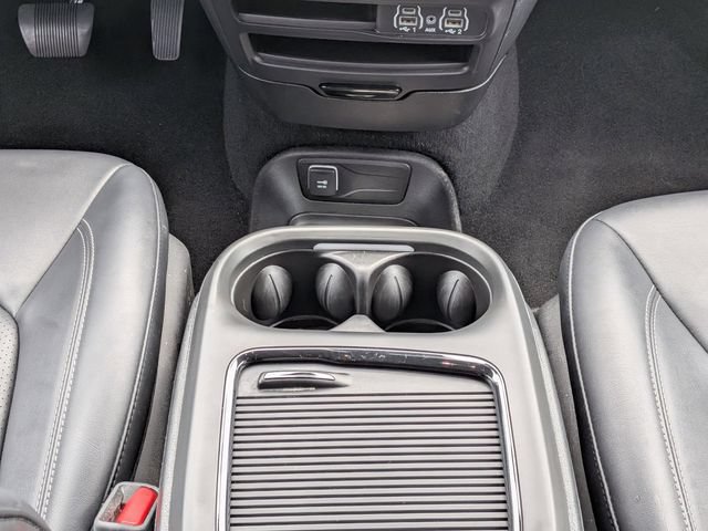 Used 2024 Chrysler Pacifica Limited FWD image 18