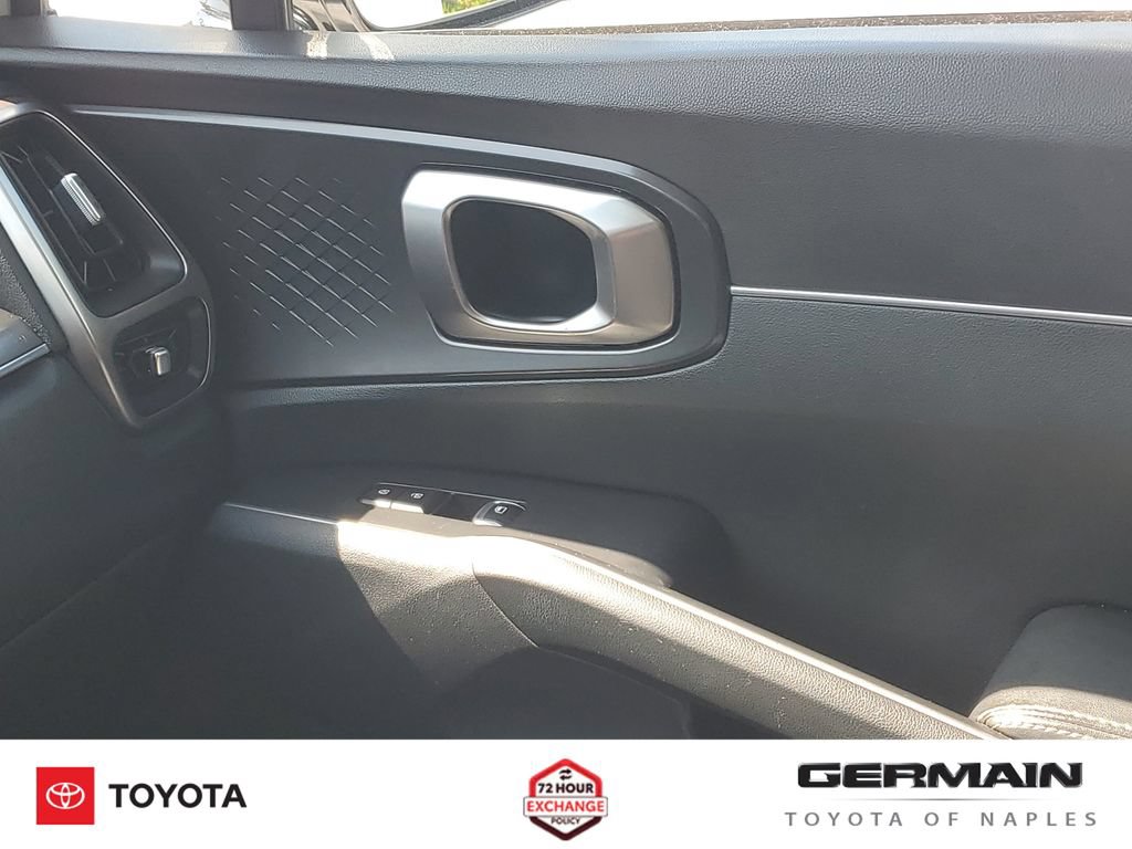 Used 2023 Kia Sorento LX AWD/4WD image 29