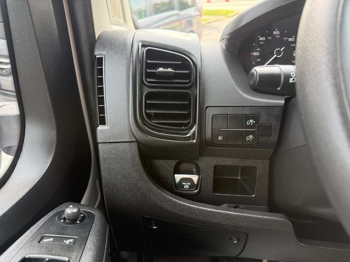 Used 2025 RAM ProMaster 2500 w/ Convenience Group FWD image 14