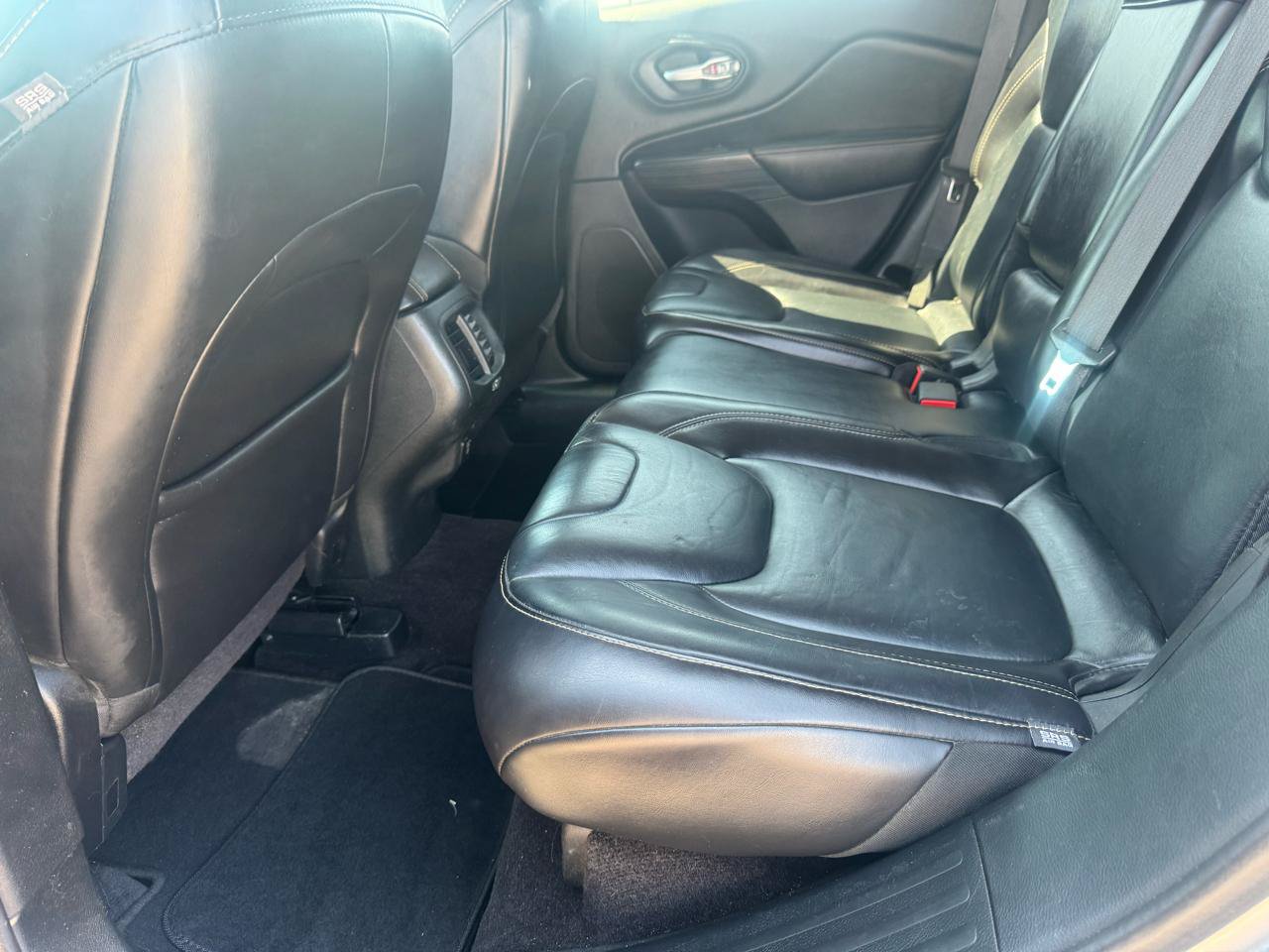 Used 2016 Jeep Cherokee Limited FWD image 33