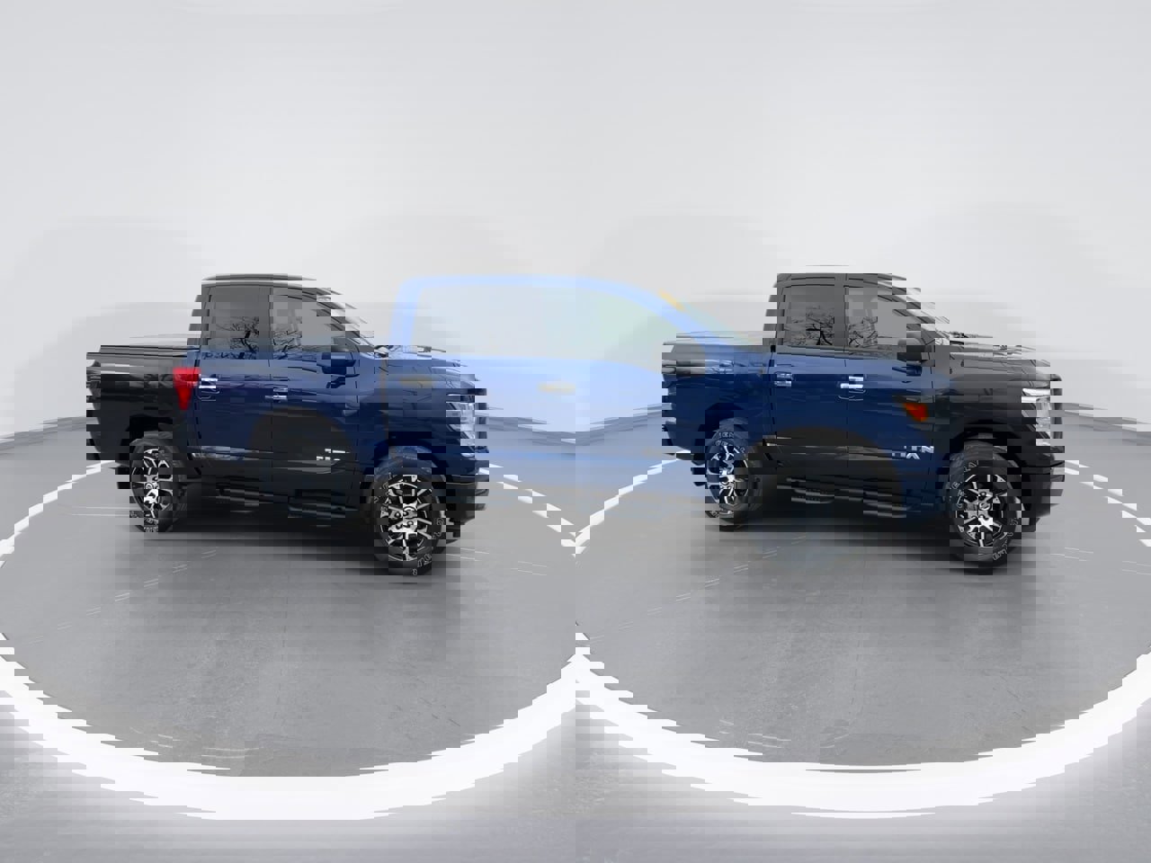 Used 2021 Nissan Titan SV w/ SV Convenience Package image 23