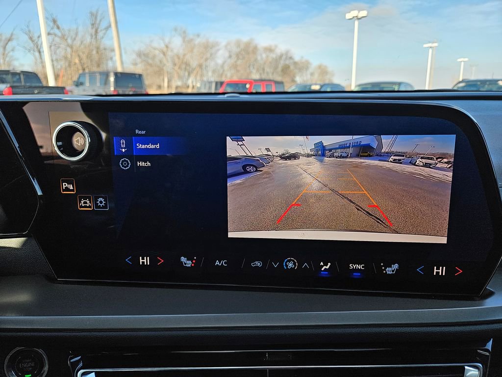 Used 2025 Chevrolet Traverse LT w/ Sun and Wheel Package image 15