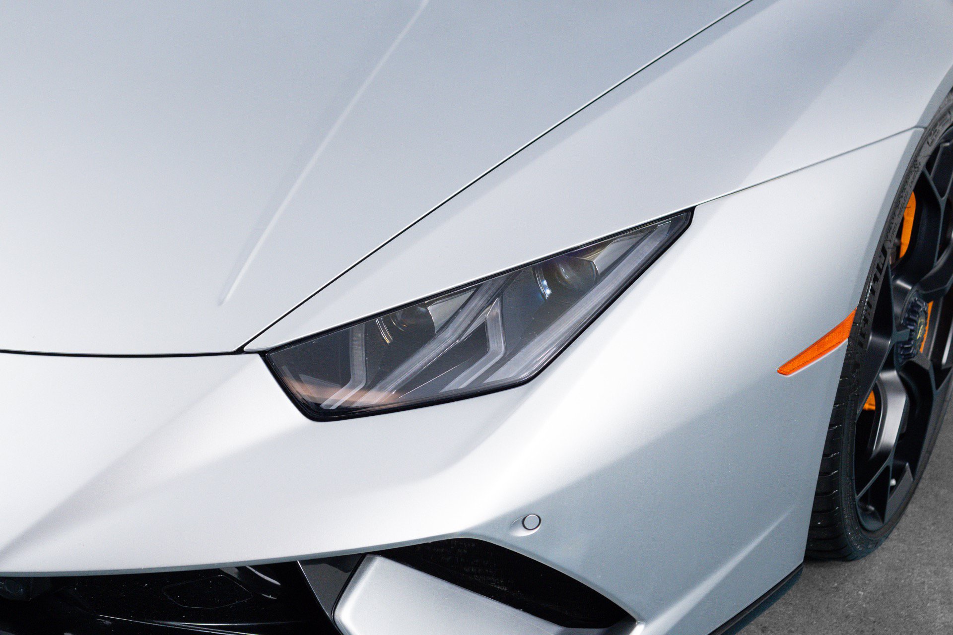 Used 2018 Lamborghini Huracan Performante AWD/4WD image 12