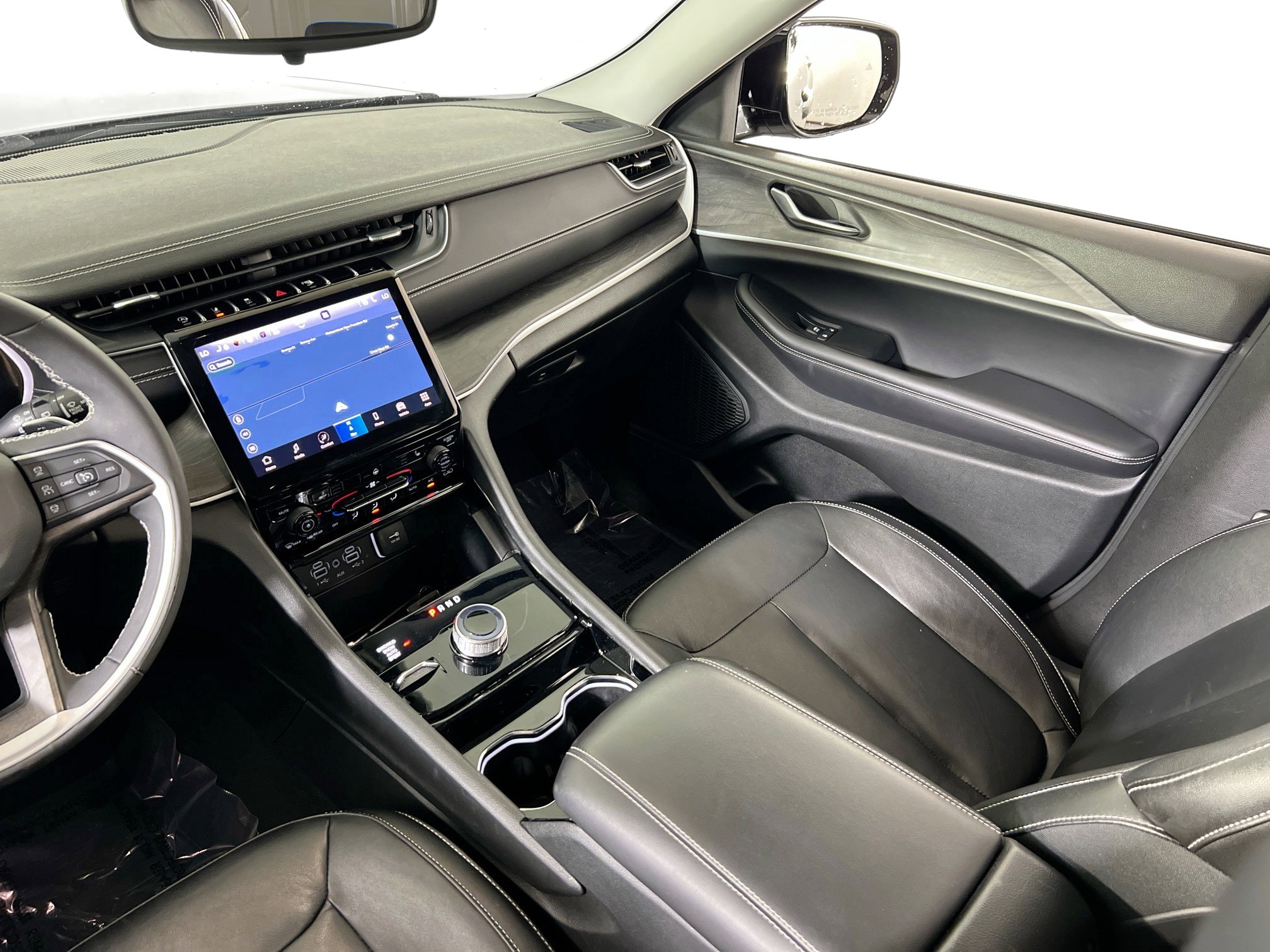 Used 2023 Jeep Grand Cherokee Limited image 21