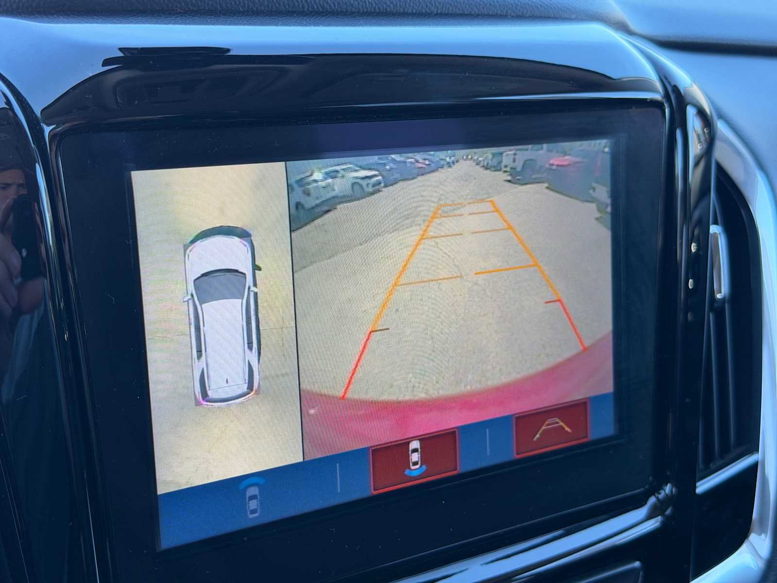Used 2019 Chevrolet Traverse Premier AWD/4WD image 2