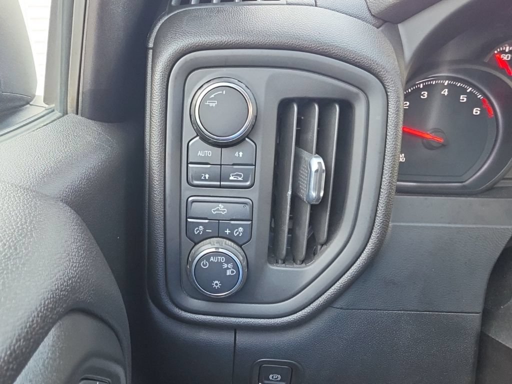 Certified 2020 Chevrolet Silverado 1500 Custom w/ Custom Value Package AWD/4WD image 11