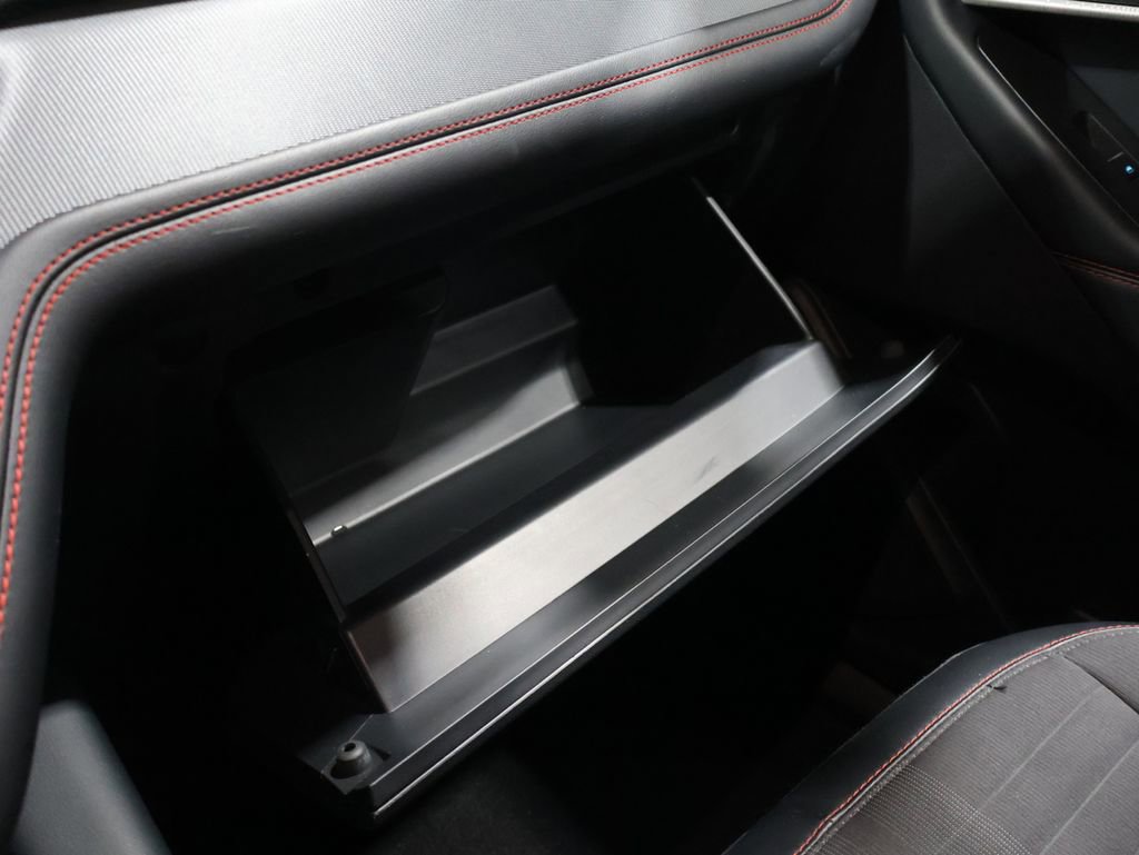 Used 2025 Ford Explorer ST-Line w/ ST-Line Street Pack image 36