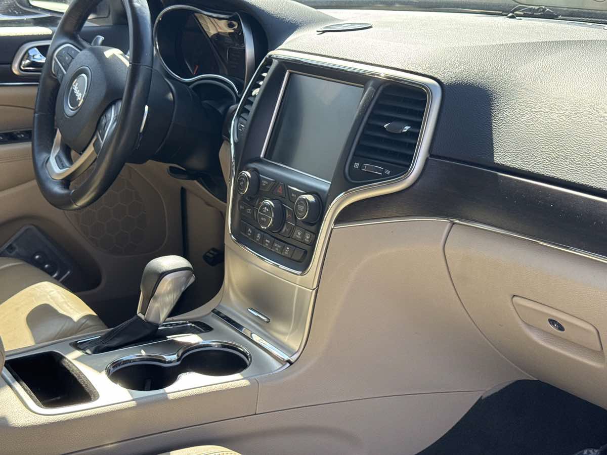 Used 2017 Jeep Grand Cherokee Limited RWD image 11