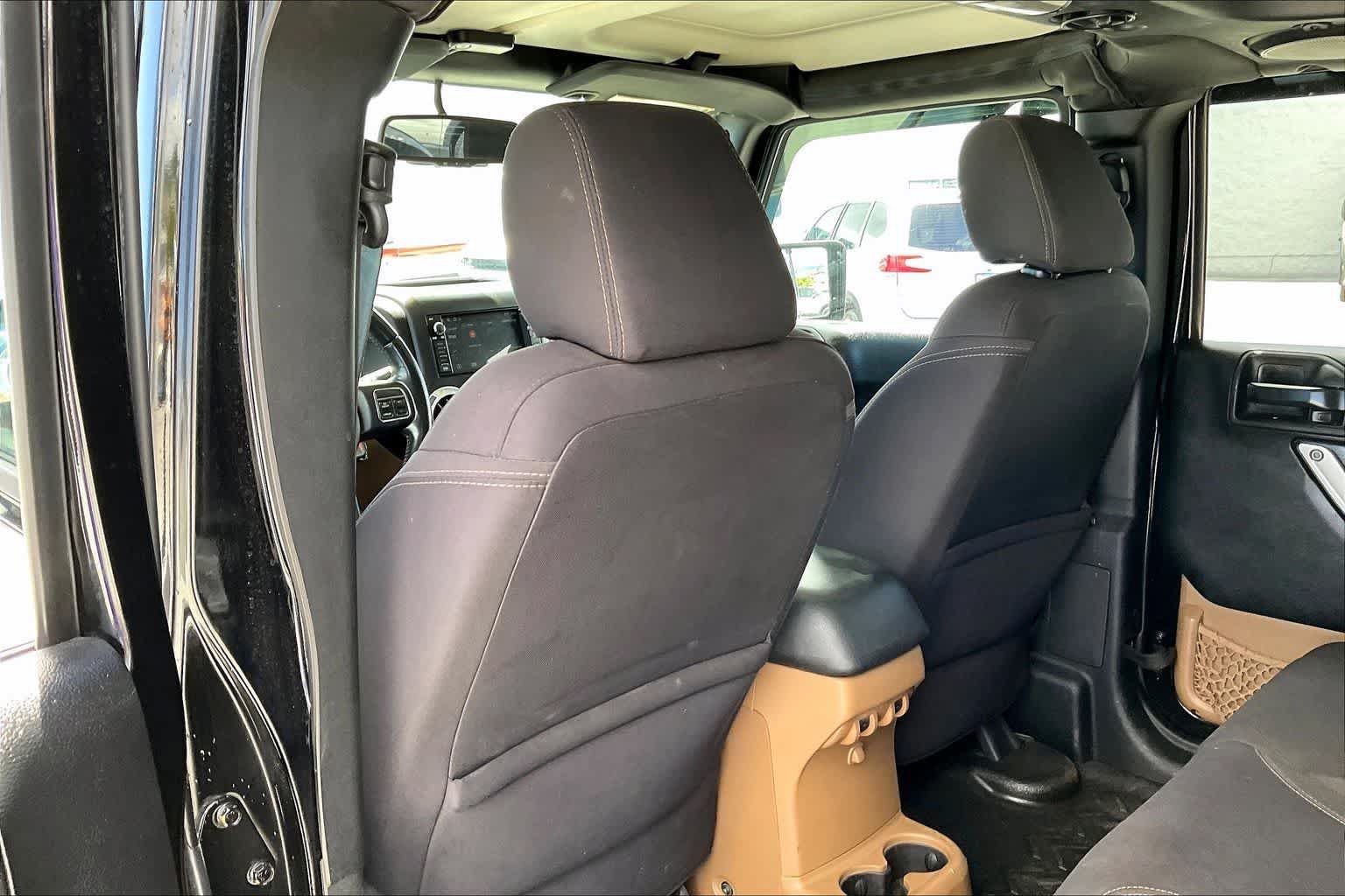Used 2013 Jeep Wrangler Unlimited Sahara w/ Connectivity Group AWD/4WD image 12