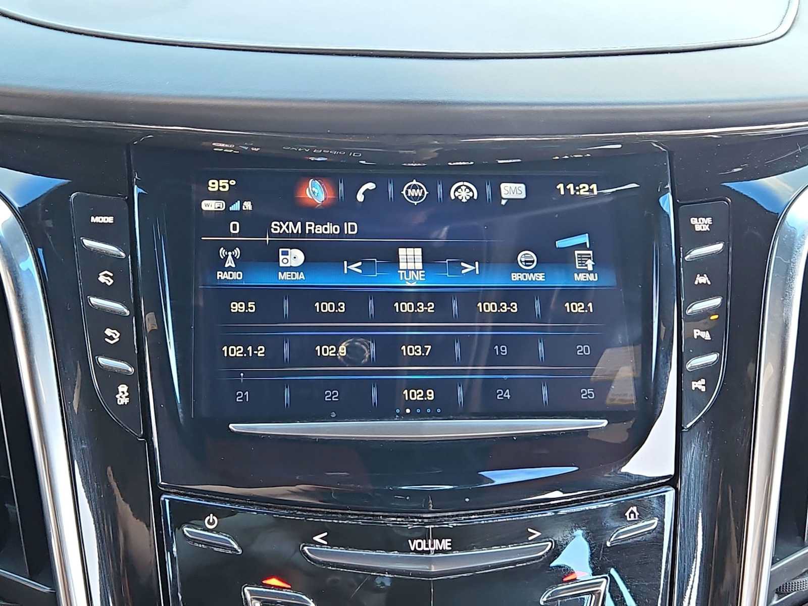 Used 2017 Cadillac Escalade Platinum AWD/4WD image 27